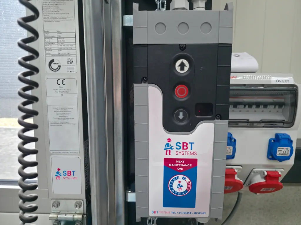 Onderhoud sectionaaldeuren SBT Systems lage resolutie.webp