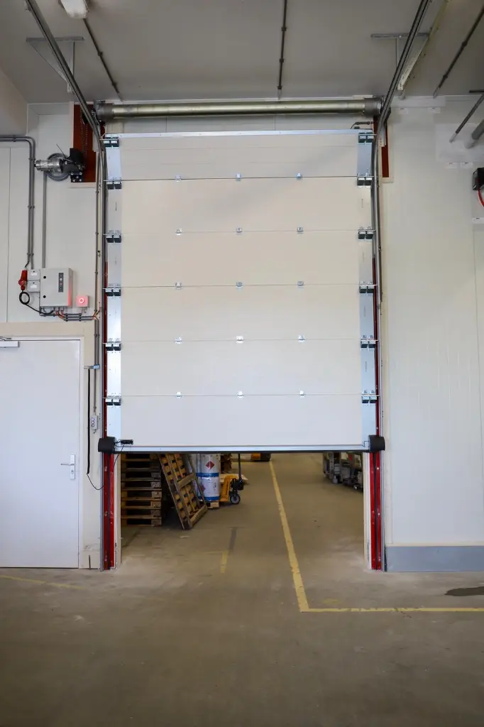 Brandwerende sectionaaldeur 2.webp